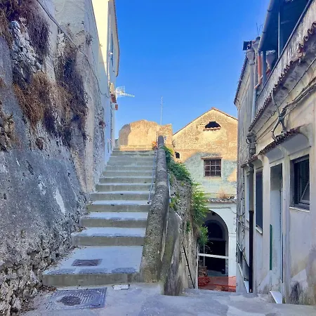 Comfy 2 Bedrooms Near The Apartmán Amalfi