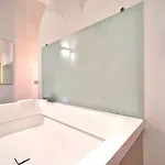Comfy 2 Bedrooms Near The شقة *