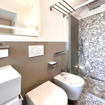 Comfy 2 Bedrooms Near The شقة