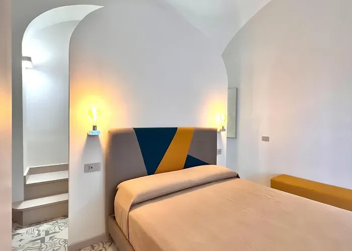 Comfy 2 Bedrooms Near The * アマルフィ