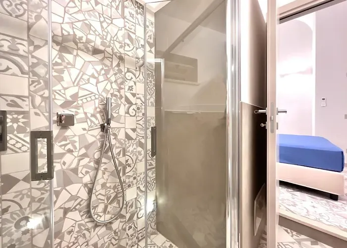 Comfy 2 Bedrooms Near The アパート *