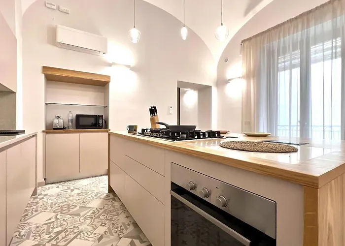 Comfy 2 Bedrooms Near The *