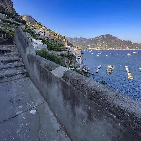 Comfy 2 Bedrooms Near The شقة