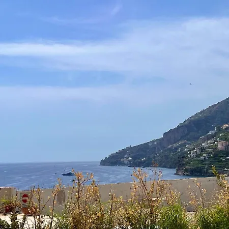 Comfy 2 Bedrooms Near The شقة *