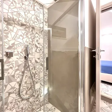 Comfy 2 Bedrooms Near The شقة *